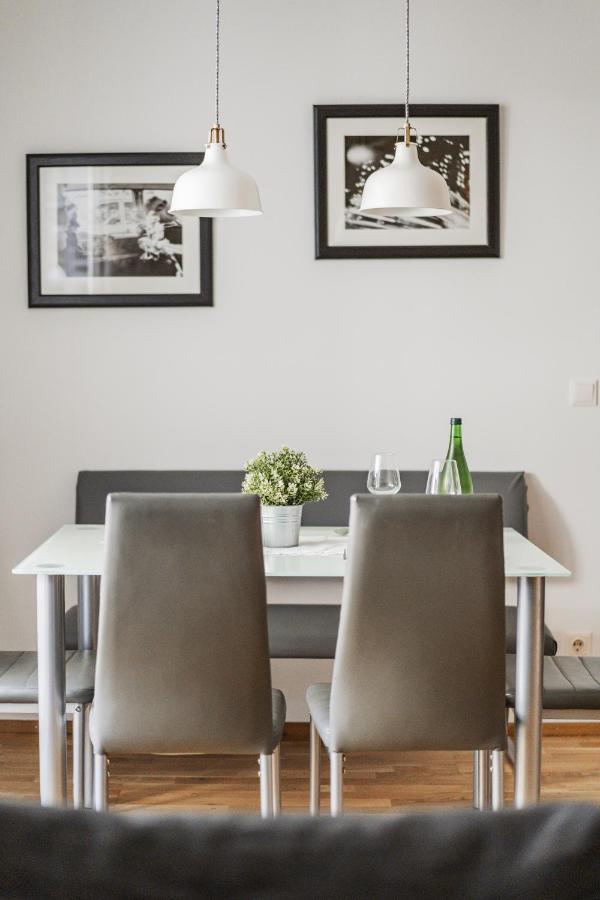 וינה 17 C&J'S Apartment מראה חיצוני תמונה
