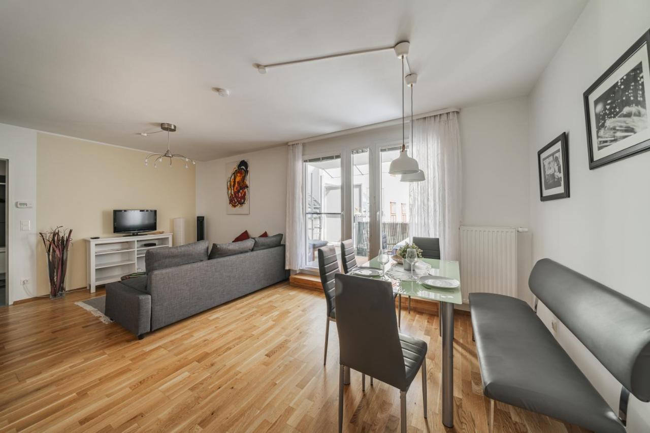 וינה 17 C&J'S Apartment מראה חיצוני תמונה